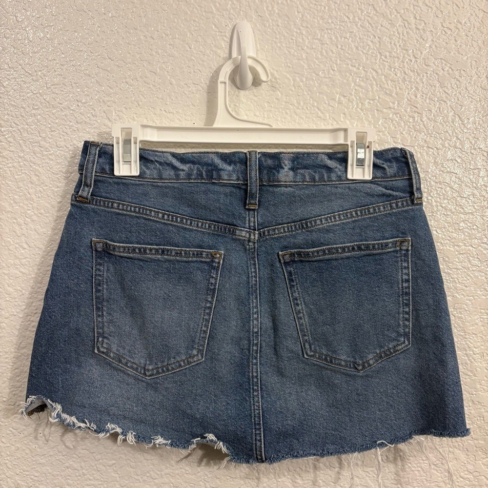J.Crew Denim Cutoff Mini Skirt Women's Size 28 Small Blue Raw Hem - Picture 2 of 3